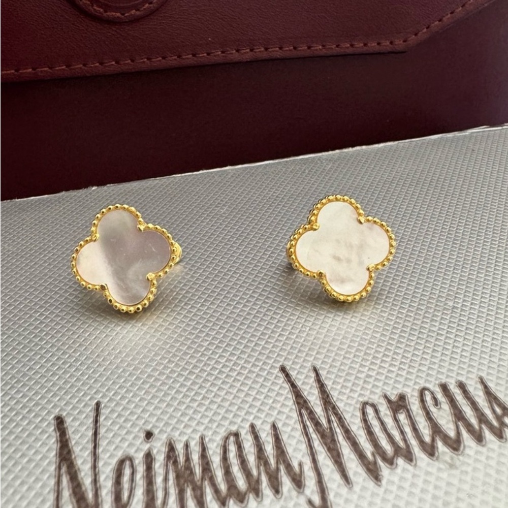 $4,000 Vintage Cloverleaf Gold Earrings 18k